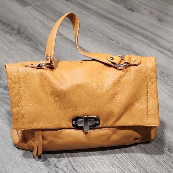 Tarnish Handbags - EUC Tarnish Pebbled Leather Mustard Satchel